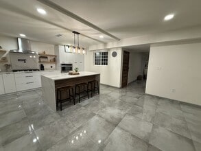 5912 Harvest Hill Rd in Dallas, TX - Foto de edificio - Building Photo