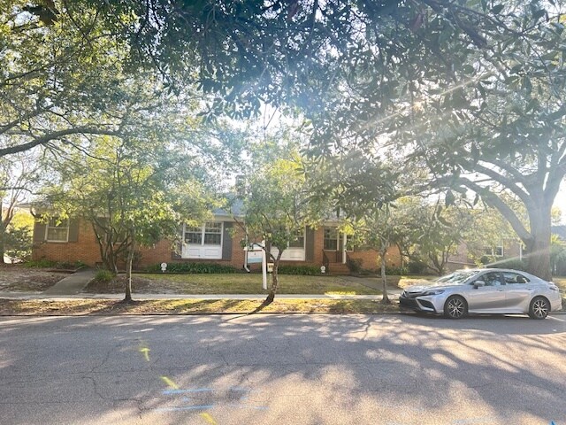 533 E 52nd St in Savannah, GA - Building Photo - Building Photo