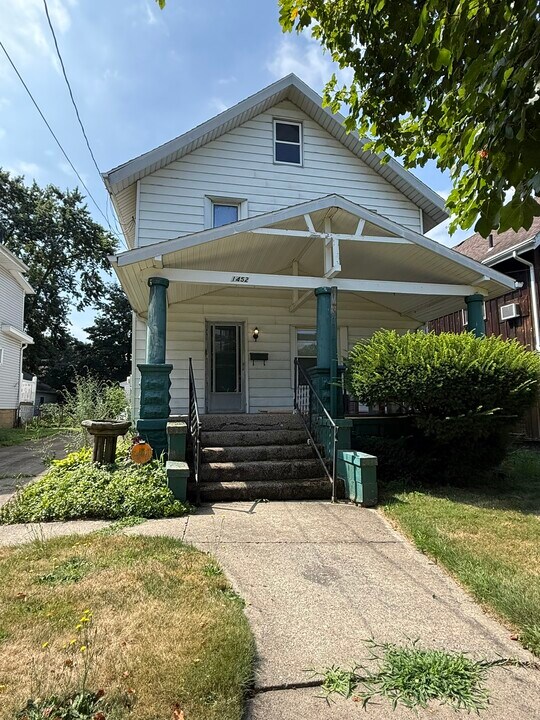 1452 Honodle Ave in Akron, OH - Building Photo