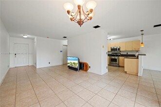 6714 NW 39th Ln in Lauderhill, FL - Building Photo - Building Photo