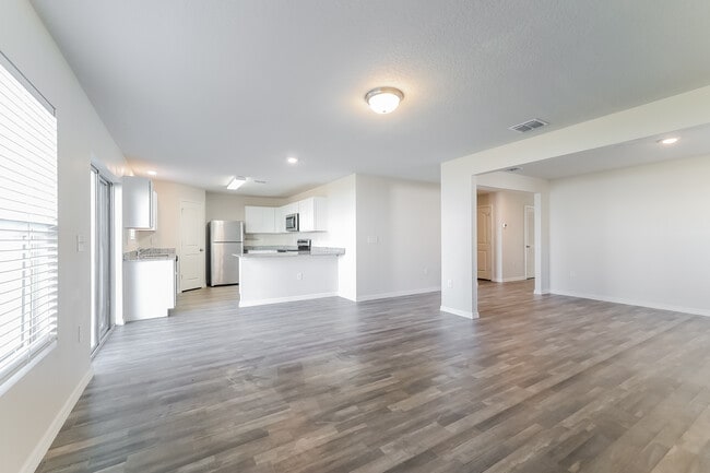 1409 Sarasota Dr in Poinciana, FL - Building Photo - Building Photo