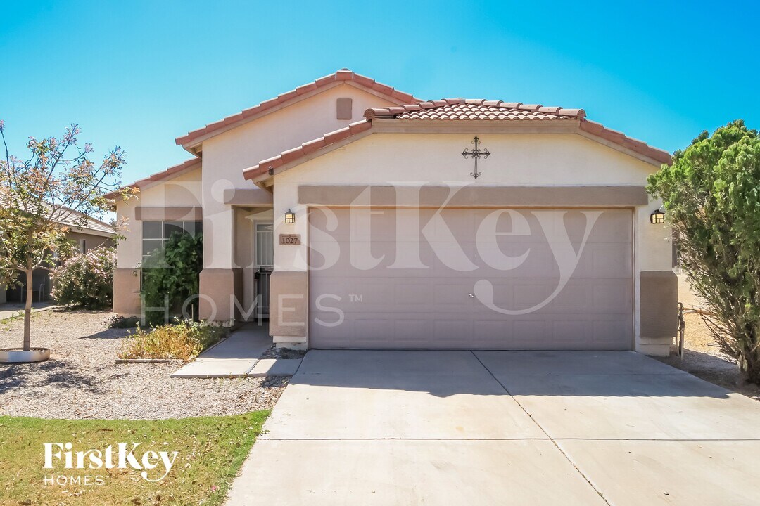 1027 E Monteleone St in San Tan Valley, AZ - Building Photo
