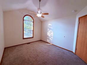 1630 S Burks Ave in Springfield, MO - Foto de edificio - Building Photo