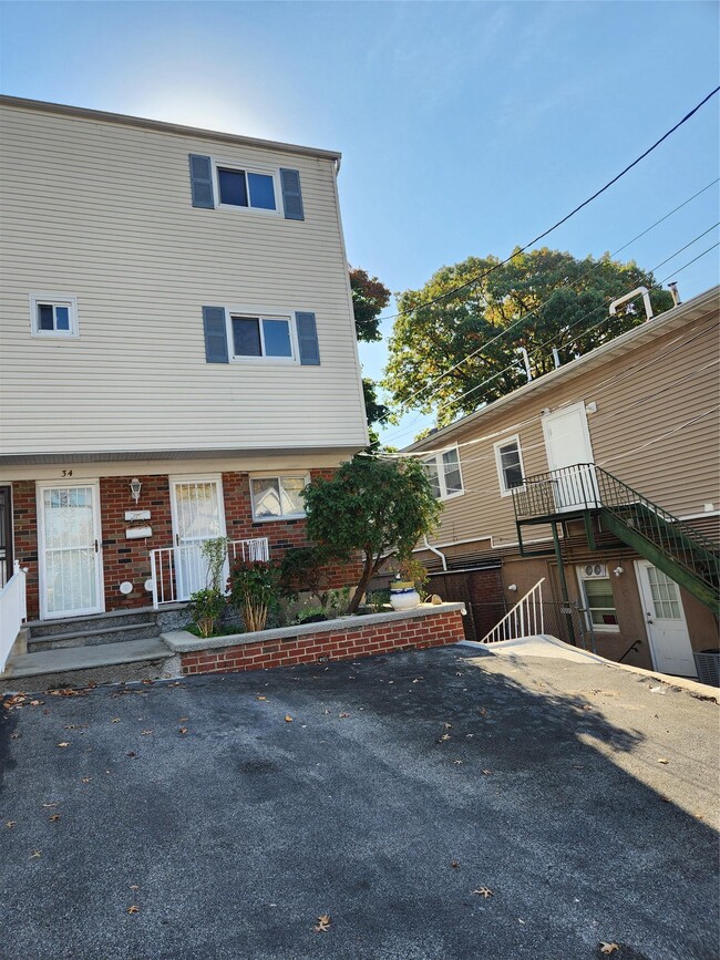 34 Lockwood Ave in Yonkers, NY - Building Photo - Building Photo