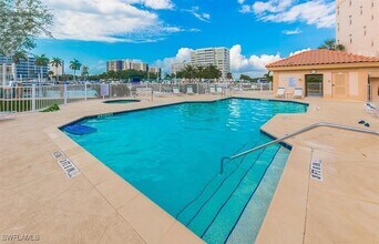 33 Bluebill Ave in Naples, FL - Building Photo - Building Photo