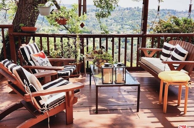 10136 Hollow Glen Cir in Los Angeles, CA - Building Photo - Building Photo