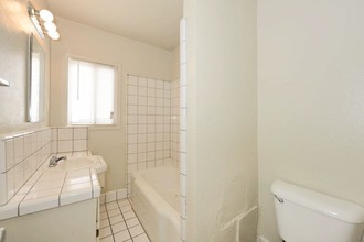 2316 S Pacific Ave in San Pedro, CA - Building Photo - Interior Photo