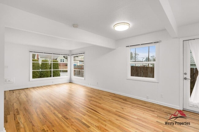 property at 6725 E Burnside St