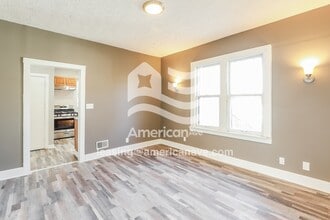 2720 Newport Ave in Omaha, NE - Foto de edificio - Building Photo