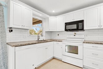 129 Village Cir in Jupiter, FL - Building Photo - Building Photo