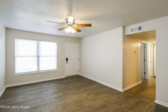 11702 Brackenberry Ct in Louisville, KY - Foto de edificio - Building Photo