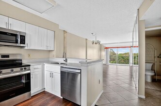 2236 N Cypress Bend Dr in Pompano Beach, FL - Foto de edificio - Building Photo