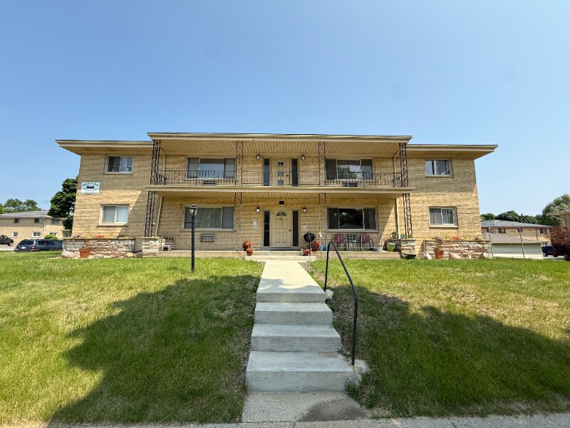 8226 W Oklahoma Ave in West Allis, WI - Building Photo