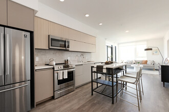 The 900 in Los Angeles, CA - Building Photo - Interior Photo