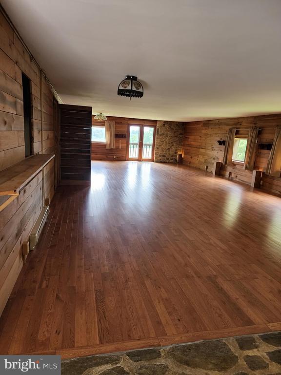 property at 9625 Hoffman-Seachrist Rd