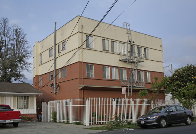 3240 61st Ave in Oakland, CA - Foto de edificio - Building Photo