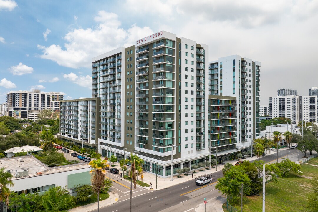 Cardinal Plaza in Miami, FL - Building Photo
