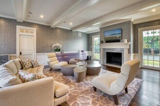 115 Toylsome Ln in Southampton, NY - Building Photo - Building Photo