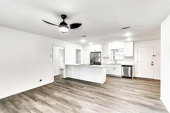 2322 San Paula Ave in Dallas, TX - Building Photo - Building Photo