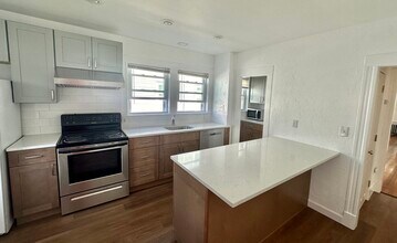 80 Beacon St, Unit 1 in Arlington, MA - Foto de edificio - Building Photo
