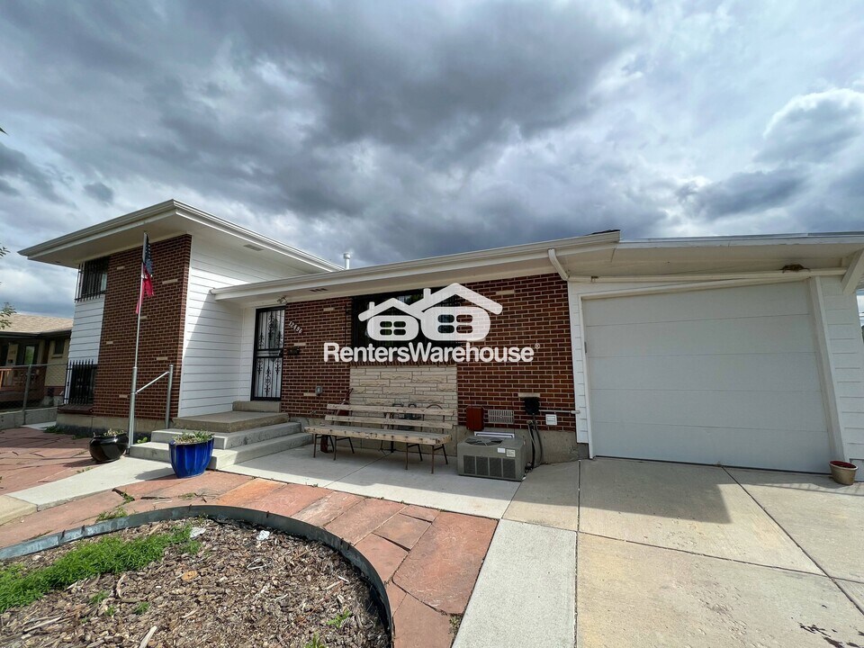 12496 E Park Ln Dr in Aurora, CO - Building Photo