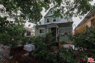 207 E Avenue 31, Unit 2 Jasmine Window 207 1.25 in Los Angeles, CA - Building Photo