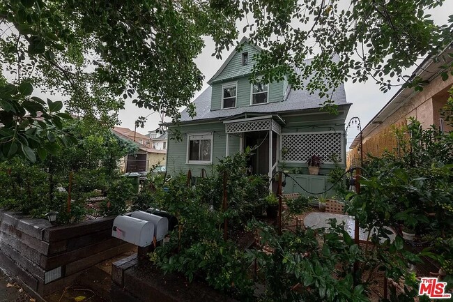 207 E Avenue 31, Unit 2 Jasmine Window 207 1.25