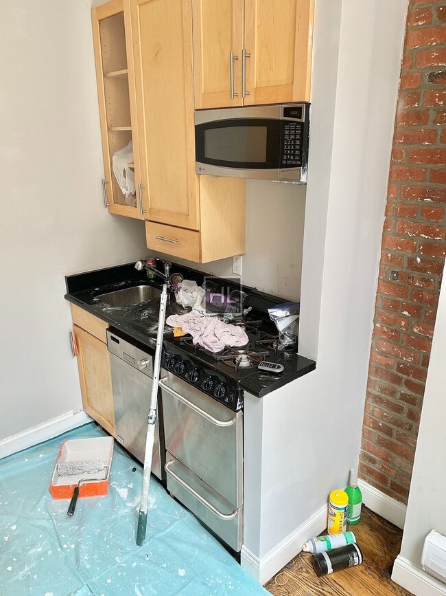 10TH AVE., Unit 2RN in New York, NY - Building Photo - Building Photo