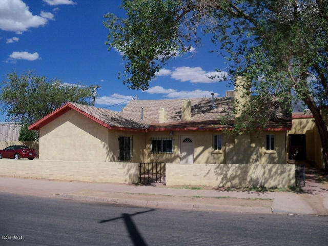 414 W 2nd St in Winslow, AZ - Foto de edificio