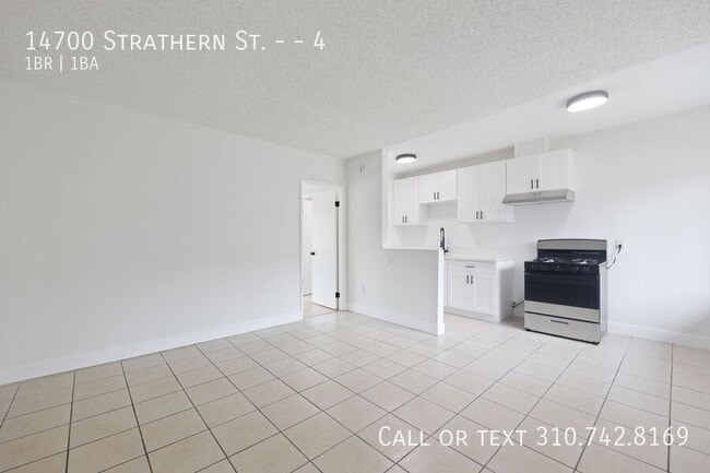 14700 Strathern St in Panorama City, CA - Building Photo - Building Photo