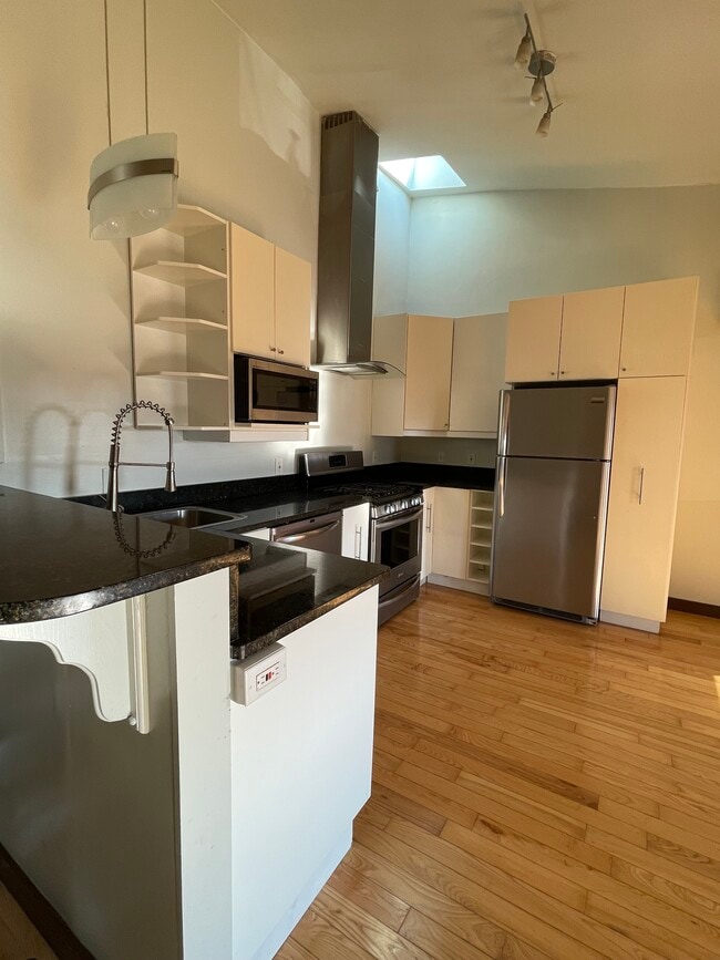 925 N Calvert St, Unit 3F