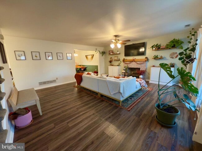 property at 211 Eagle View Ln