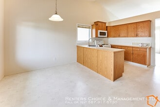 295 Cougar Way N in Lethbridge, AB - Building Photo - Building Photo