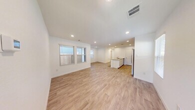 16811 N Marie Vlg Dr in Conroe, TX - Building Photo - Building Photo