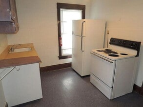 1975 E Washington Ave in Madison, WI - Building Photo - Building Photo