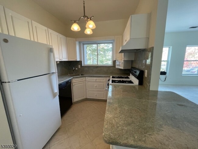 710 Brittany Dr in Wayne, NJ - Building Photo - Building Photo