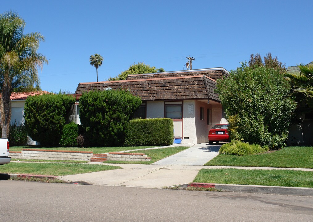 1756-1762 Chalcedony St in San Diego, CA - Foto de edificio