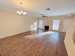17629 Red Oak Dr in Houston, TX - Building Photo - Building Photo