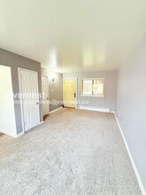 18711 Schoolcraft Rd, Unit 5 in Detroit, MI - Building Photo - Building Photo