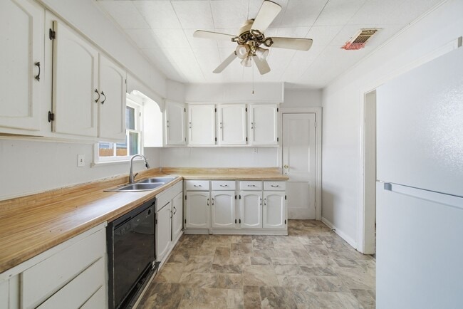 property at 410 Live Oak St