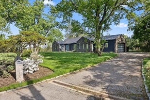 50 Sheldrake Rd in Scarsdale, NY - Building Photo