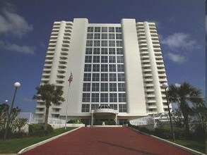 The Peninsula Condominium in Daytona Beach Shores, FL - Foto de edificio - Building Photo