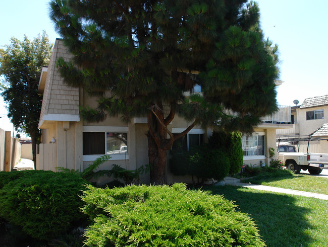 17442 Dairyview Cir in Huntington Beach, CA - Building Photo - Building Photo