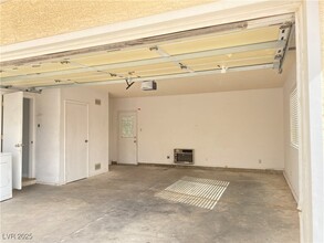 8000 Reale Cir in Las Vegas, NV - Building Photo - Building Photo