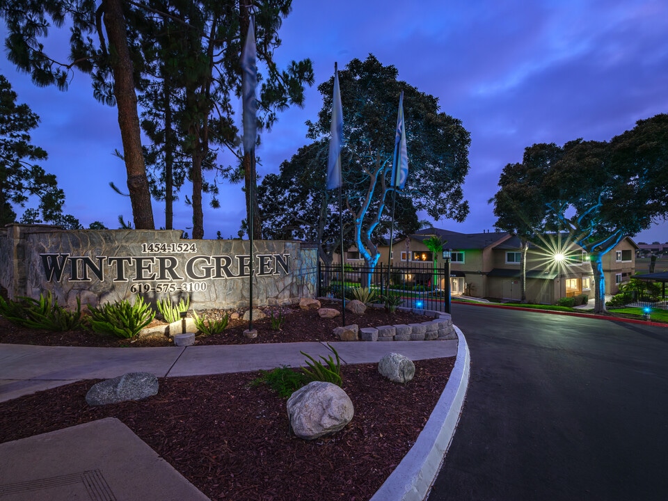 Wintergreen in San Diego, CA - Foto de edificio