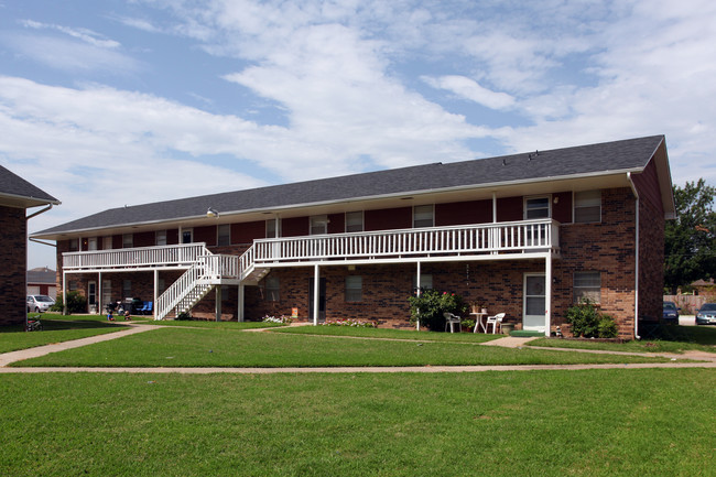 Spring Creek Apartments in Oklahoma City, OK - Building Photo - Building Photo