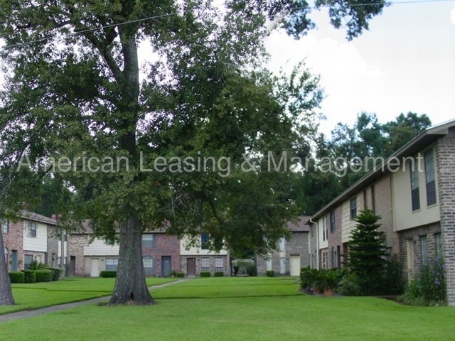 2700 N 16th St-Unit -APT 39 in Beaumont, TX - Building Photo