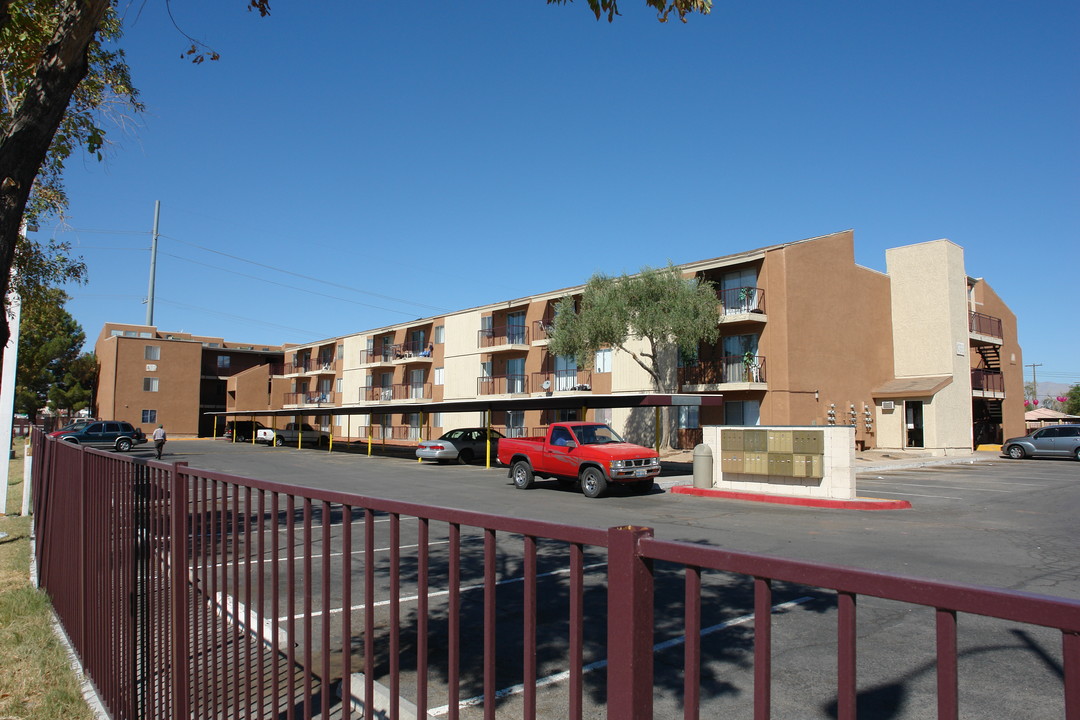 Adobe Villas Apartments in Las Vegas, NV - Building Photo