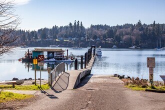 305 Weaver Rd NW in Bainbridge Island, WA - Building Photo - Building Photo