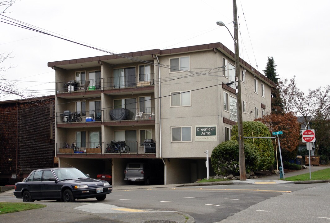 Greenlake Arms in Seattle, WA - Building Photo